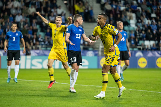Robin Quaison of Sweden celebrates
