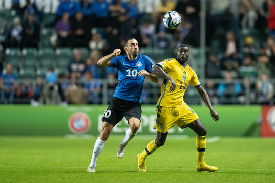 Sergei Zenjov of Estonia and Ken Sema of Sweden
