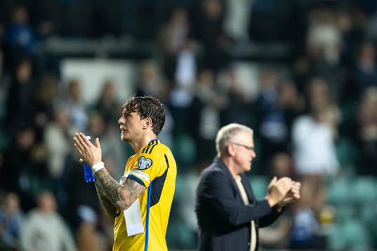 Victor Nilsson Lindelöf and head coach Janne Andersson of