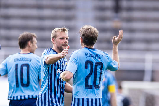 Djurgårdens Johan Arneng och Jesper Blomqvist jublar i en