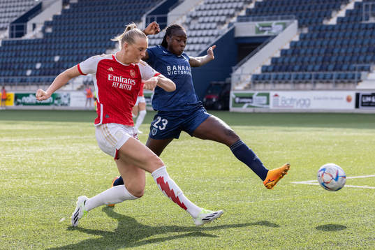 Stina Blackstenius of Arsenal och  Alessia Russo of Paris FC