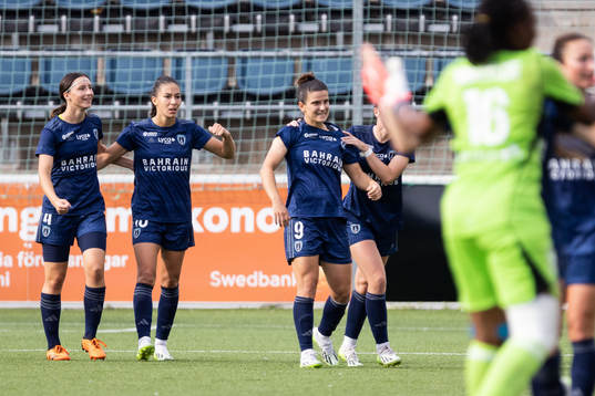 Mathilde Bourdieu of Paris FC celebrate with teammates