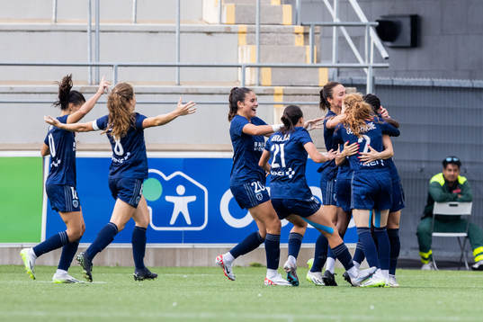 Daphne Corboz of Paris FC celebrate with teammates