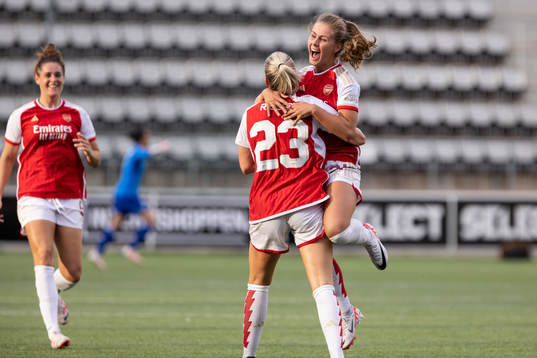 Alessia Russo of Arsenal celebrates