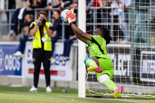 goalkeeper Chiamaka Nnadozie of Paris FC