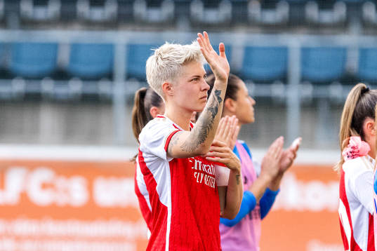 Lina Hurtig of Arsenal looks dejected