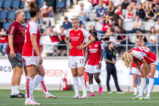 Lina Hurtig of Arsenal looks dejected