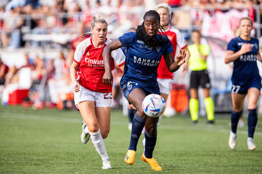 Alessia Russo of Arsenal and Teninssoun Sissoko of Paris FC