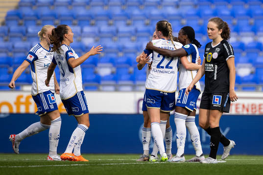 IFK Norrköpings Chelsie Dawber jublar med lagkamrater