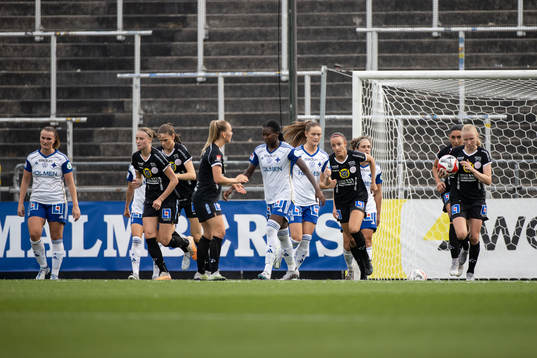 IK Uppsalas Taryn Ries jublar