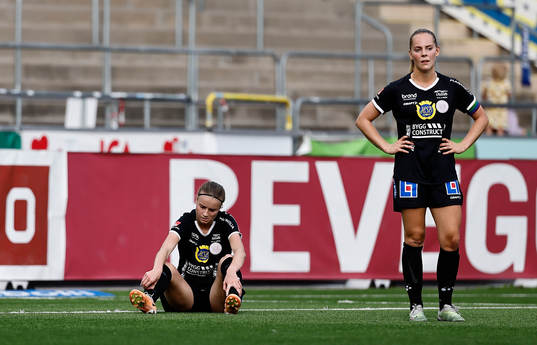 IK Uppsalas Julia Ragnarsson och Agnes Nyberg deppar