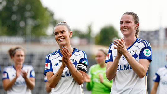 IFK Norrköpings Chelsie Dawber och My Cato jublar