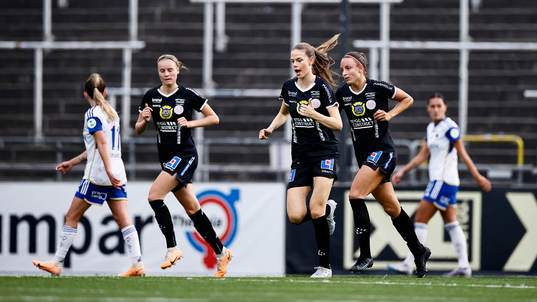 IK Uppsalas Bella Andersson och Taryn Ries jublar