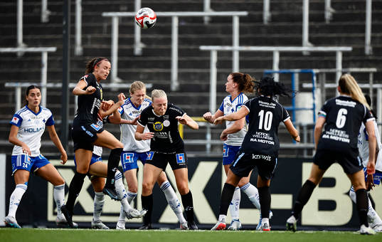 IK Uppsalas Taryn Ries nappar
