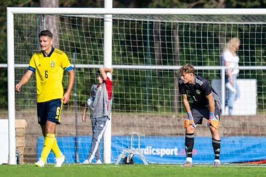 goalkeeper William Nieroth Lundgren of Sweden look sdejected