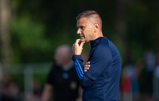 Headcoach Andreas Pettersson of Sweden