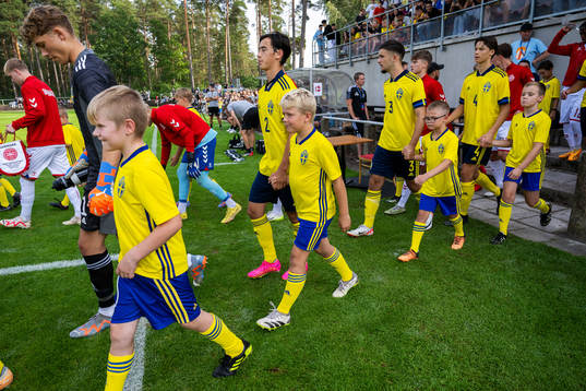 Players of Sweden marching in
