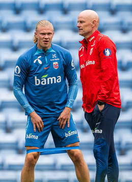 Erling Braut Haaland and Ståle Solbakken, head coach of
