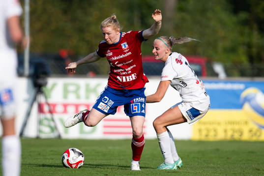 Vittsjös Clare Polkinghorne och Växjö DFFs Hanna Stokki