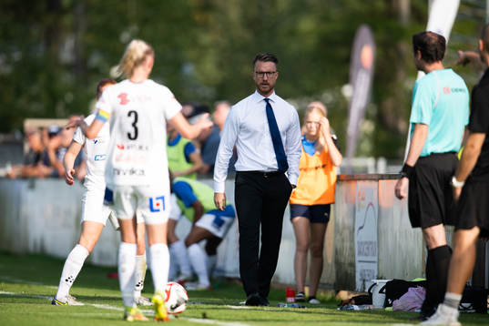 Växjö DFFs huvudtränare Olof Unogård