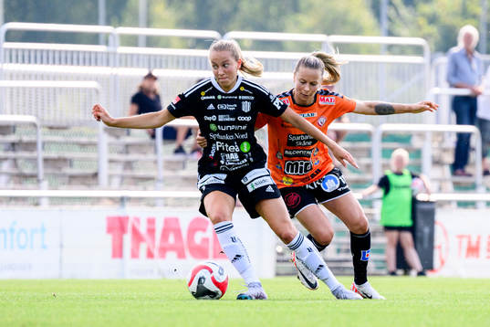 Piteås Sara Eriksson och Kristianstads Emmi Alanen