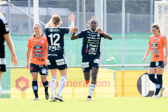 Piteås Fanny Andersson och Anam Imo jublar