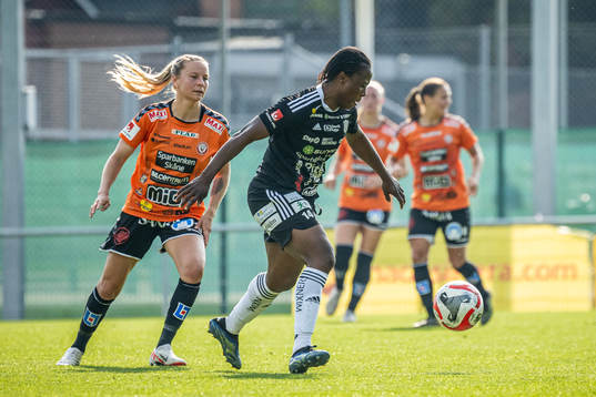 Kristianstads Emmi Alanen och Piteås Faith Ikidi Michael