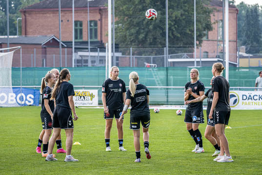 Kristianstads spelare värmer upp
