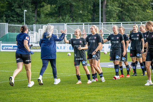 Kristianstads tränare Elisabet Gunnarsdottir gör high