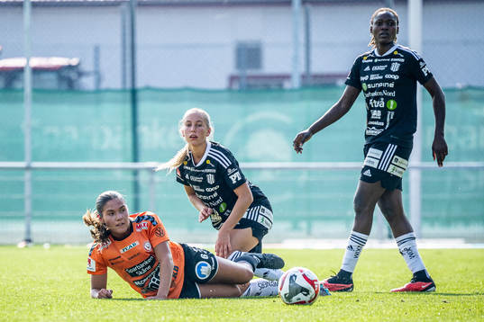 Kristianstads Carly Wickenheiser mot Piteås Sara Eriksson