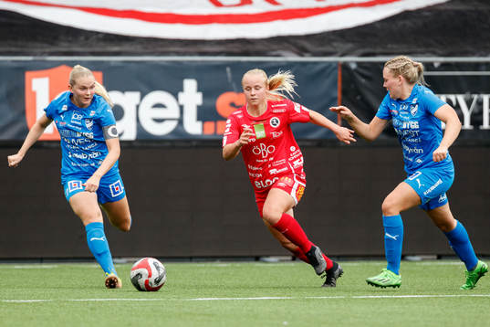Kalmars Amanda Persson och Örebros Sara Ikonen