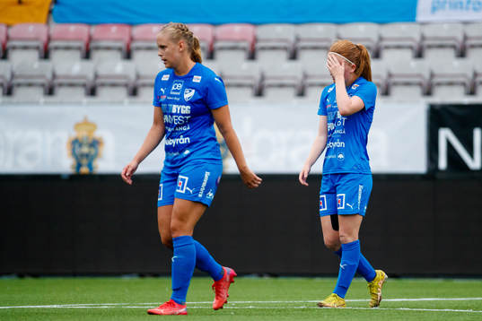 Kalmars Fanny Nilsson och Kalmars Vera Andersson deppar