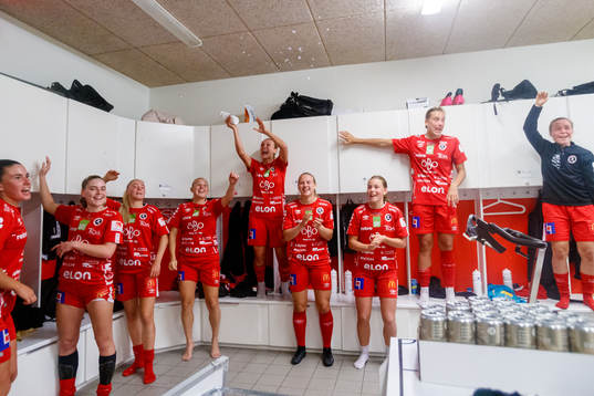 Örebros spelare jublar