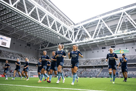 Djurgårdens spelare värmer upp