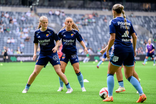 Djurgårdens spelare värmer upp