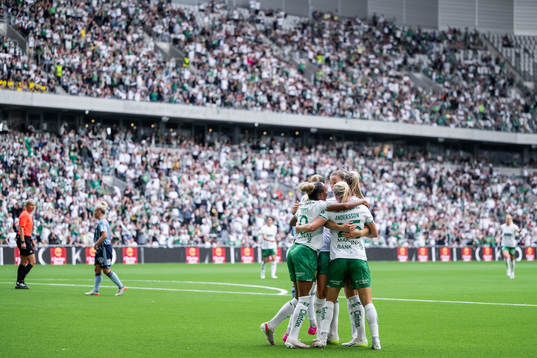 Hammarbys spelare jublar