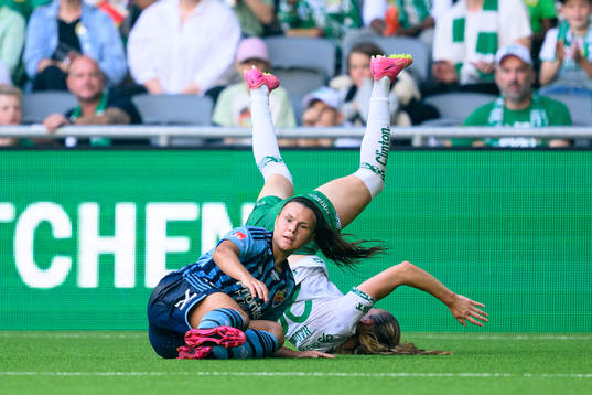 Djurgårdens Alexsandra Lobanova och Hammarbys Vilde Hasund