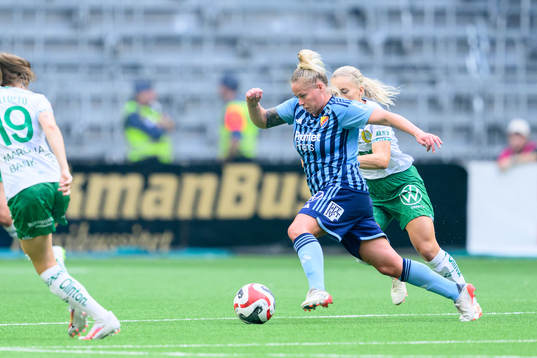 Djurgårdens Therese Åsland och Hammarbys Ellen Gibson