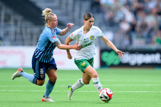 Djurgårdens Therese Åsland och Hammarbys Kyra Cooney-Cross