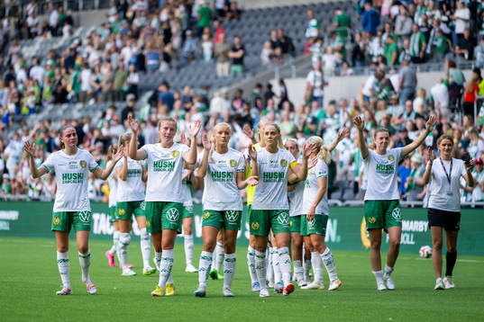 Hammarbys spelare jublar