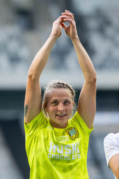 Hammarbys målvakt Anna Tamminen jublar