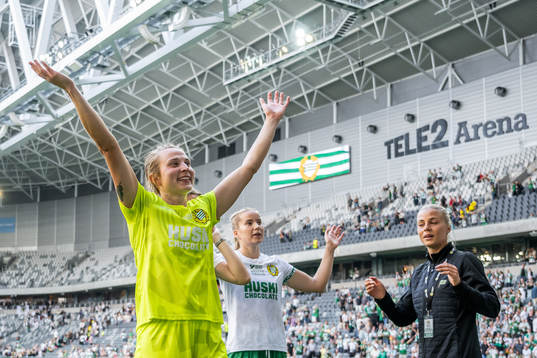 Hammarbys målvakt Anna Tamminen jublar