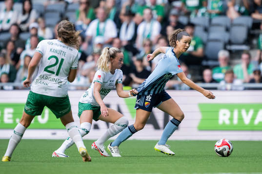 Hammarbys Matilda Vinberg och Djurgårdens Julia Walentowicz