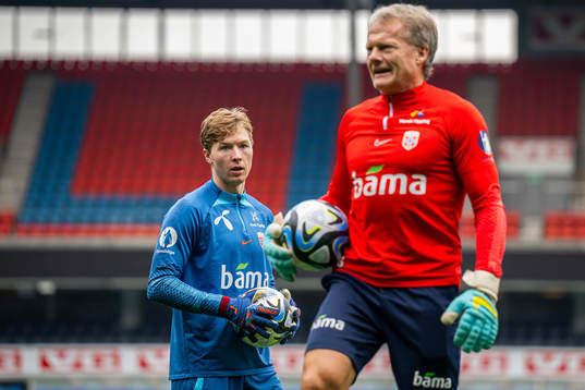 Goalkeeper Mathias Dyngeland and Frode Grodås, goalkeeper
