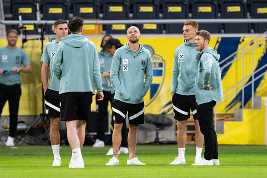 Maximilian Wöber, goalkeeper Andreas Schlager, Philipp