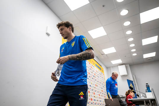 Victor Nilsson Lindelöf and head coach Janne Andersson of
