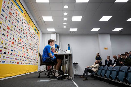 Victor Nilsson Lindelöf and head coach Janne Andersson of