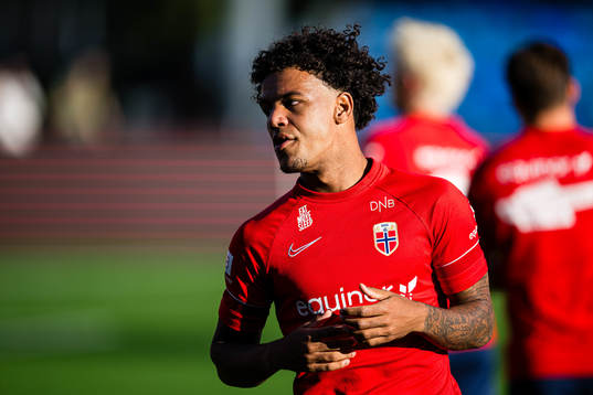 Oscar Bobb of Norway warms up