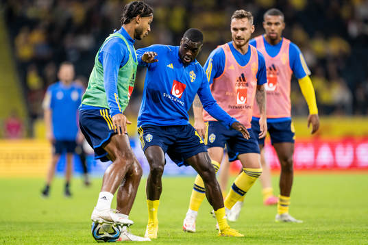 Jens-Lys Cajuste and Ken Sema of Sweden