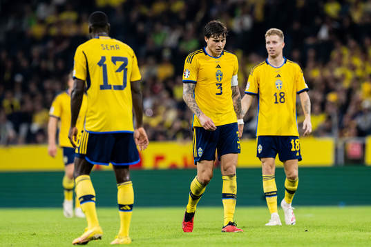 Victor Nilsson Lindelöf of Sweden looks dejected